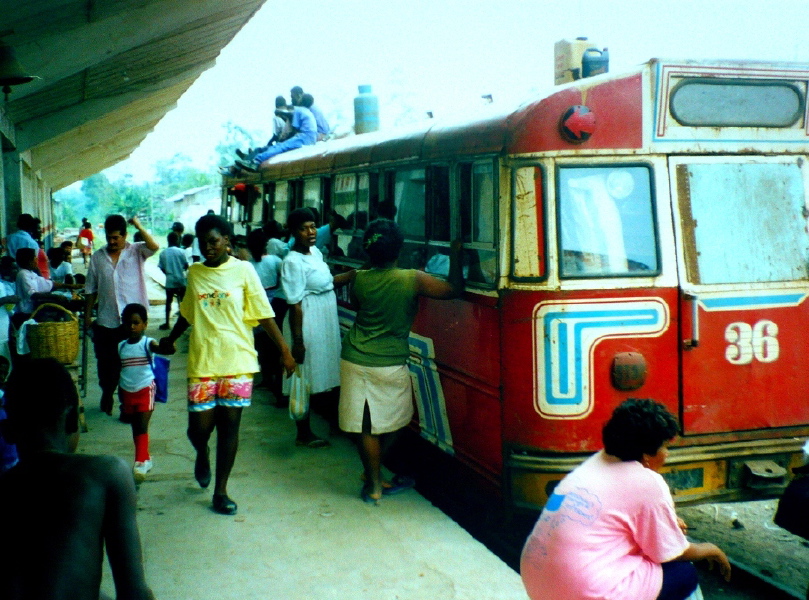 San Lorenzo, Bahnhof
