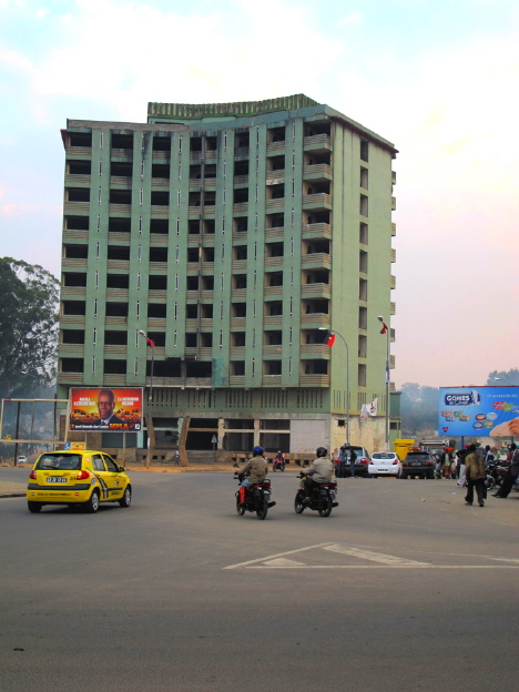 Huambo, unvollendet