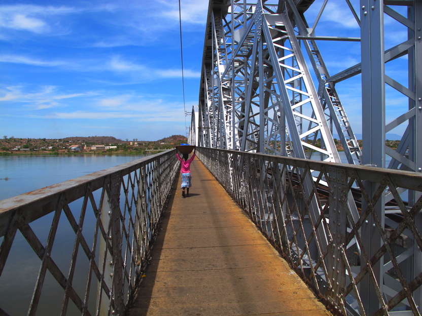 Dona Ana Brücke, Fussgängerspur