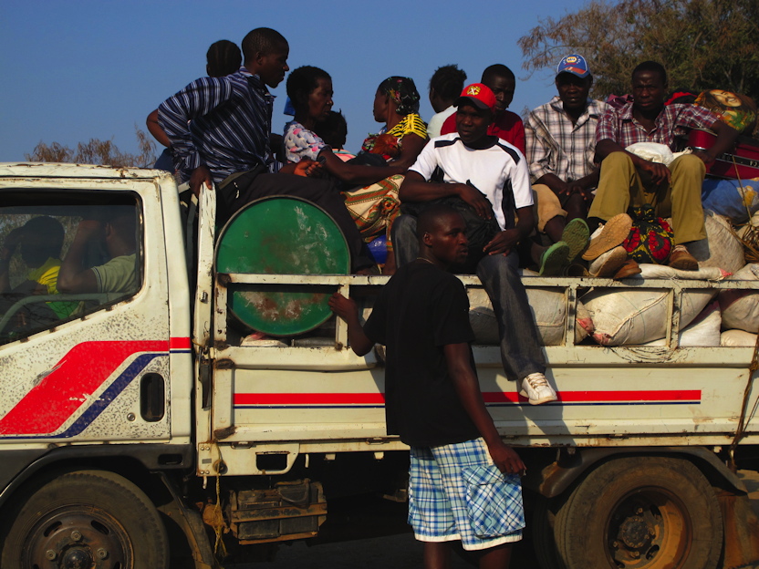Cobué, Bus nach Metangula