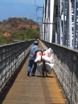 Transport auf der Dona Ana Brücke