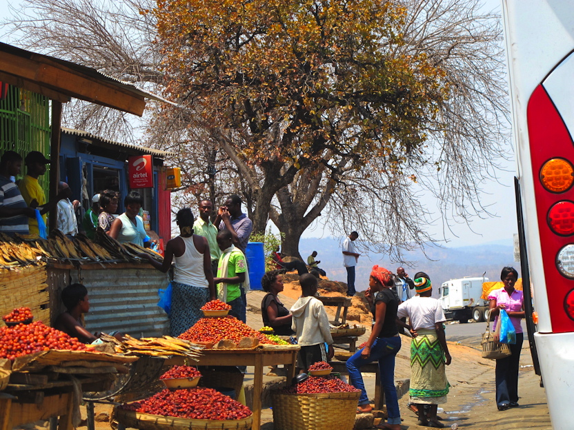 Markt bei der Luangwa Brücke