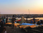 Mongu, Mattenverkauf am Hafen