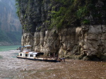 auf dem Daning Fluss Abfallsammler
