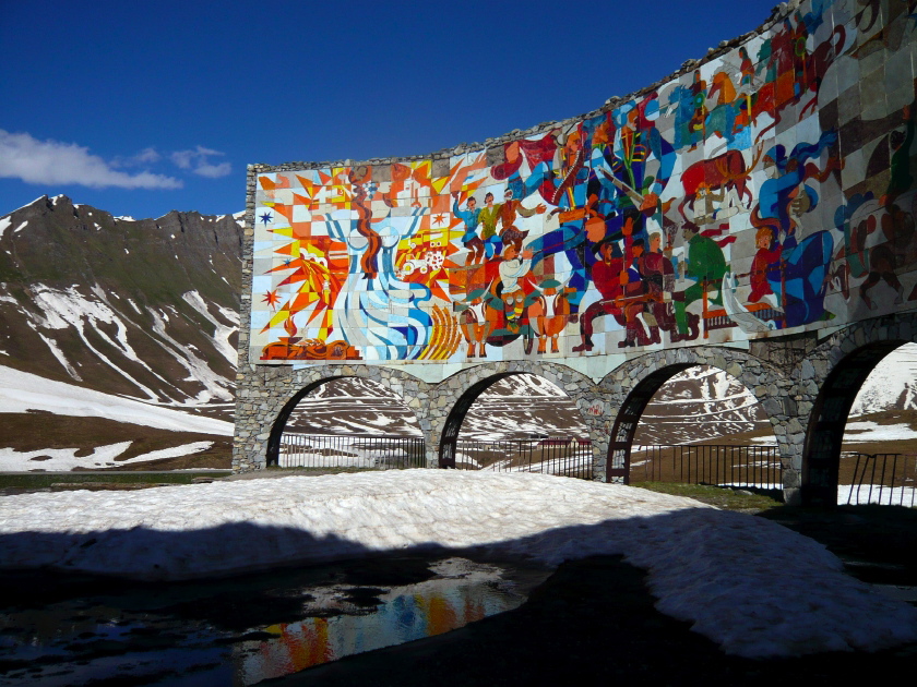 am Jvaripass 8